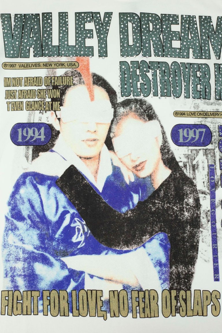 Vale Valley Dreams Retro Portrait Print Tee